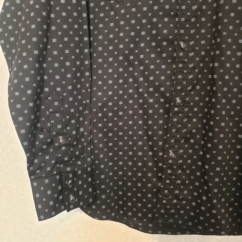 MONTERO..LONG SLEEVE BUTTON UP SHIRT...SIZE:L COLOR:BLACK-GRAY
